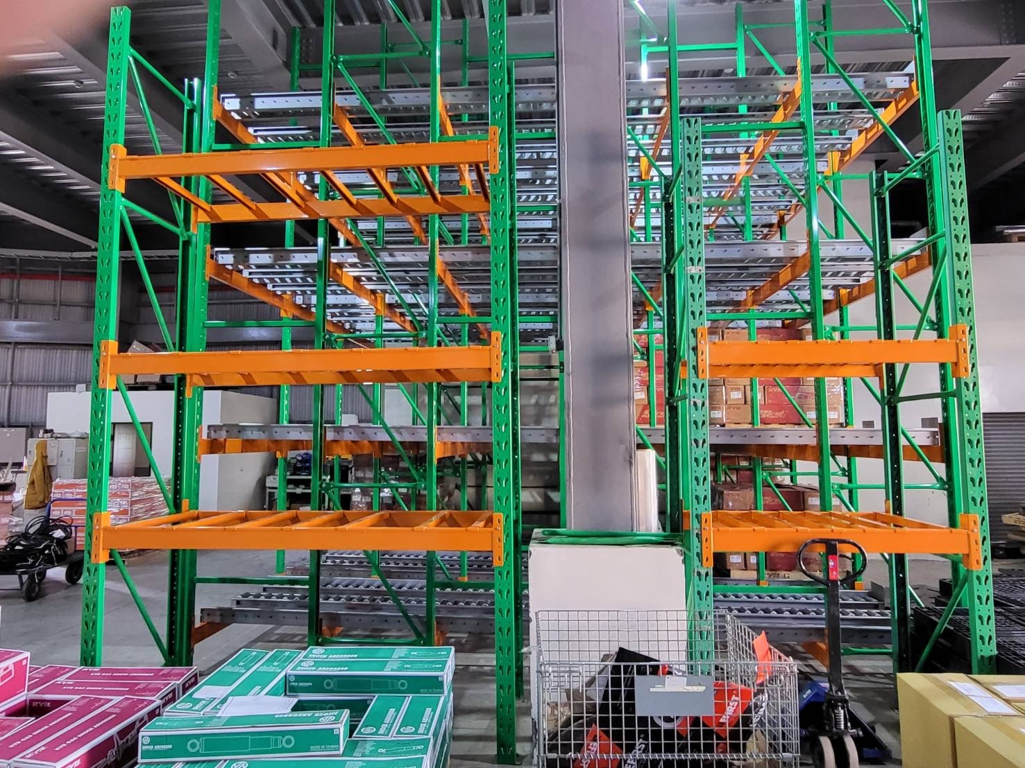 carton flow rack - side view