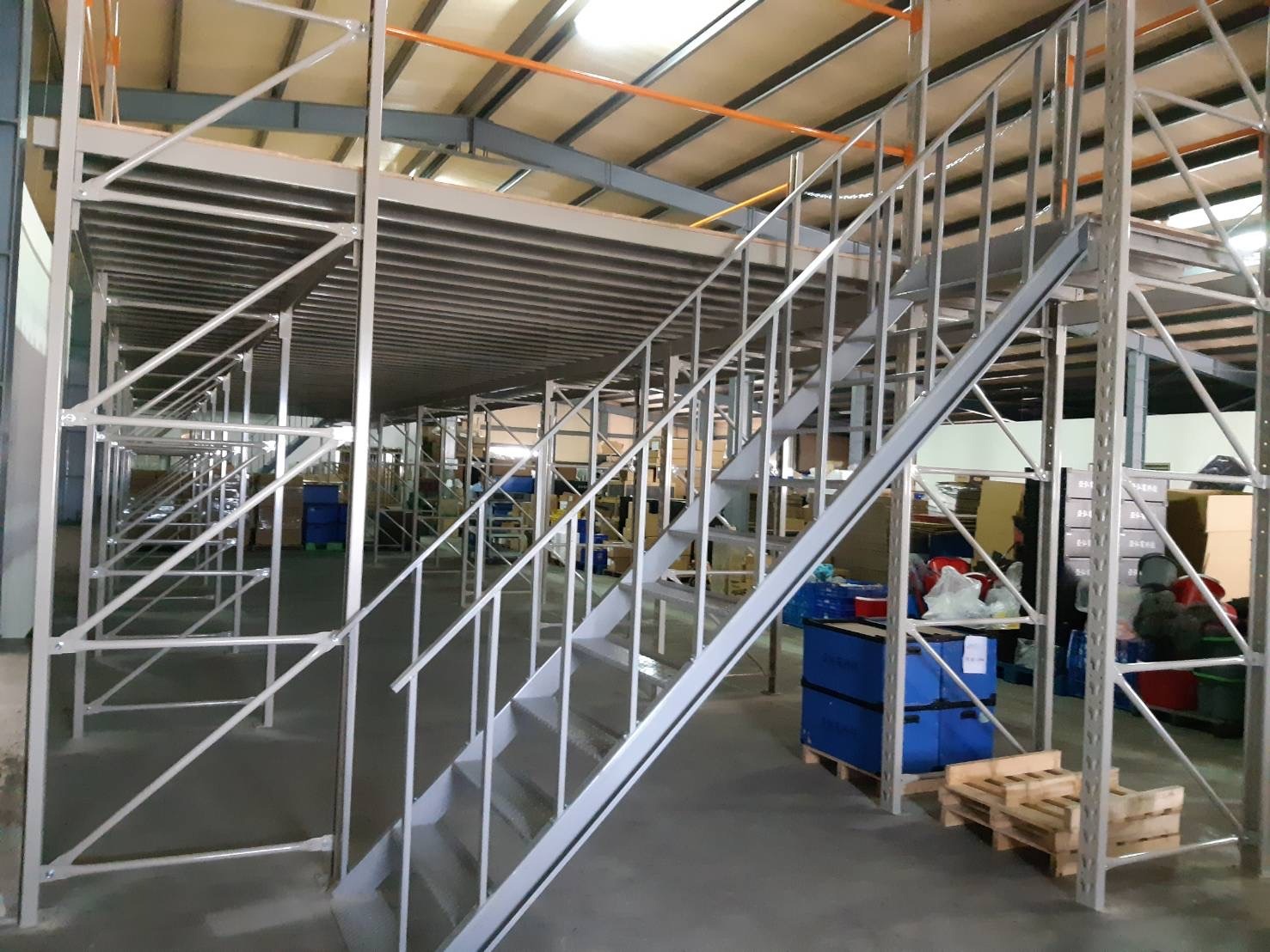 mezzanine floor rack with stairs